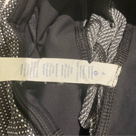 lululemon athletica woman’s Black and White Patterned Leggings - Picture 6 of 7
